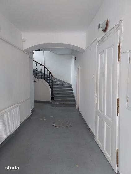 Casă cu 6 camere cu Teren 277 Mp în Central