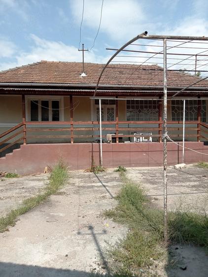 Casă cu 3 camere cu Teren 2500 Mp în Ciocmani
