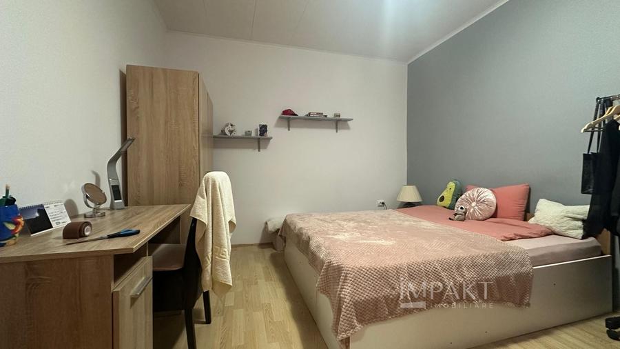 Casă individuală cu 10 camere decomandat cu Canalizare în Central