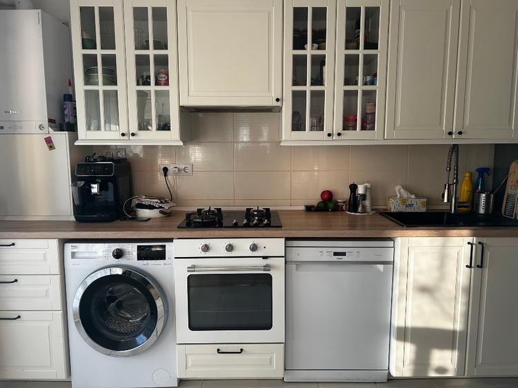 Apartament cu 3 camere decomandat, mobilat în Ostratu