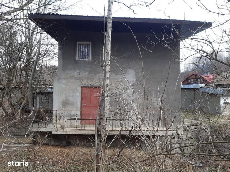 Casă cu 2 camere în Petros