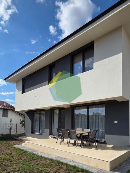 Casă individuală cu 5 camere cu Canalizare în Central