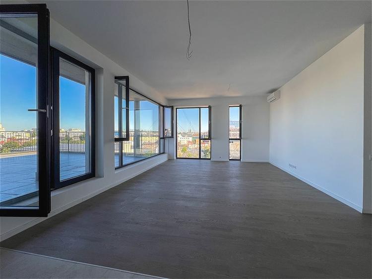Penthouse cu 2 camere decomandat în Timpuri Noi