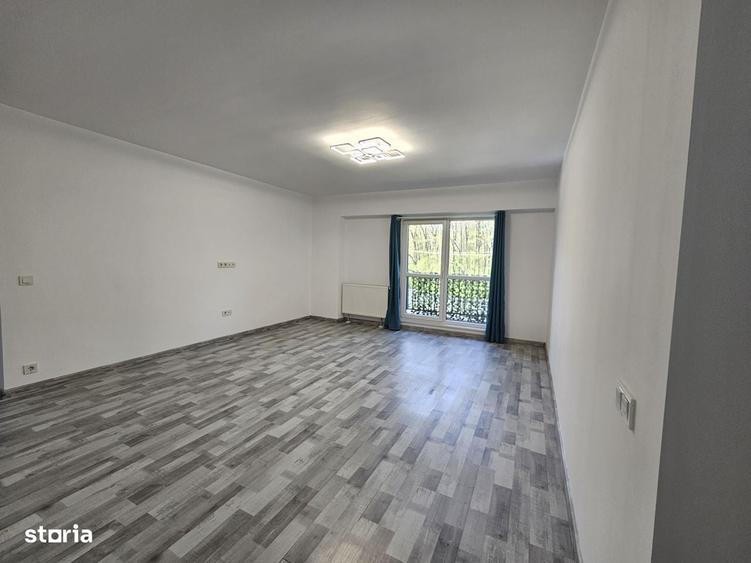 Apartament cu 3 camere semidecomandat în Mogoșoaia