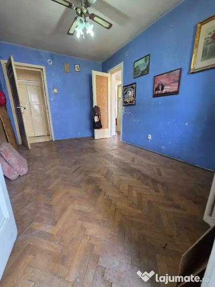 Apartament cu 3 camere semidecomandat în Domenii