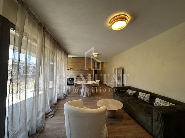 Apartament cu 3 camere semidecomandat în Borhanci
