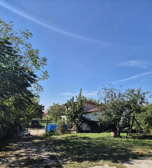 Casă cu Teren 2700 Mp în Giarmata