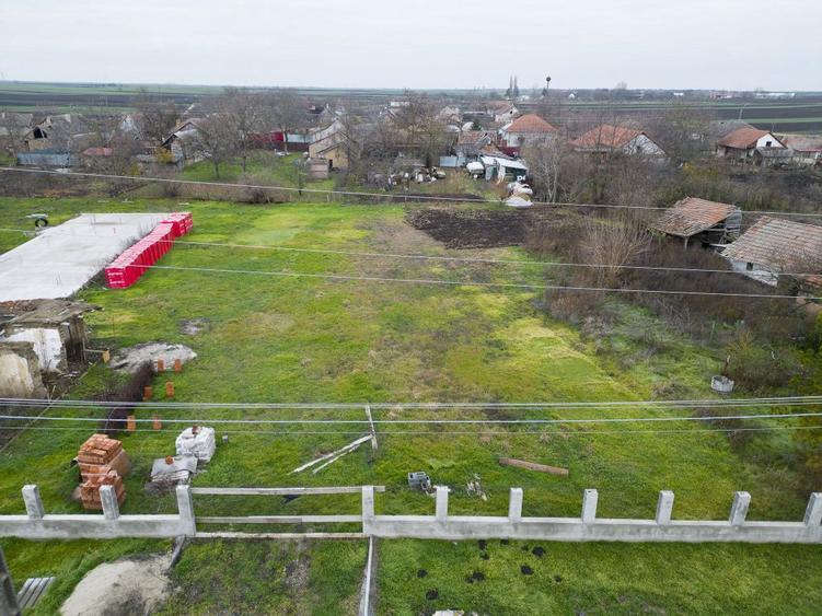 Teren de 1432 mp, în Peregu Mic