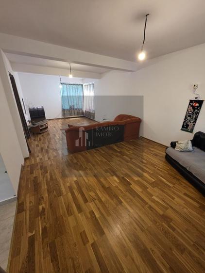 Casă individuală cu 6 camere cu Canalizare în Central