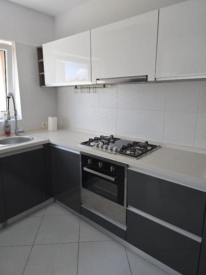 Apartament cu 4 camere decomandat, mobilat în Central