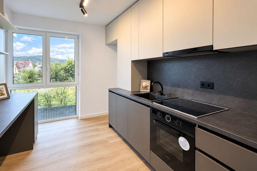Apartament cu 3 camere semidecomandat, mobilat în Florești