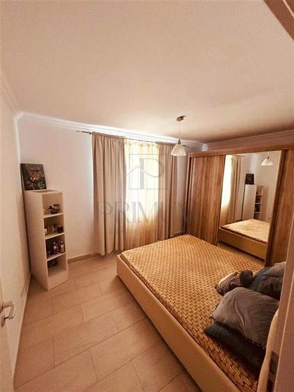 Apartament cu 3 camere decomandat, mobilat în Dumbrăvița