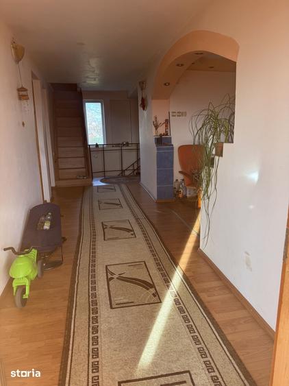 Casă cu 5 camere cu Teren 600 Mp în Bariera Vâlcii