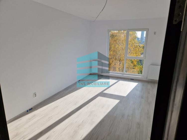 Apartament cu 4 camere decomandat în Titan