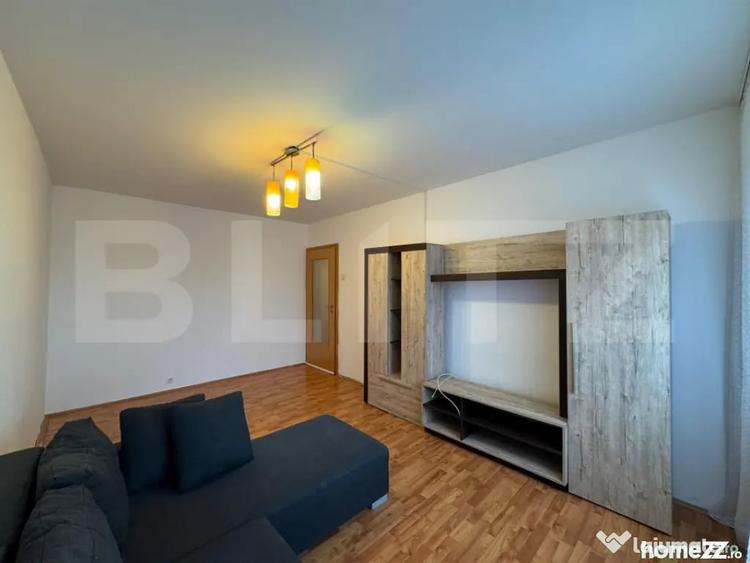 Apartament cu 3 camere decomandat în Sărari