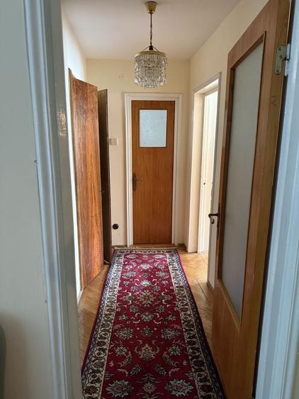 Apartament cu 3 camere semidecomandat în Colentina