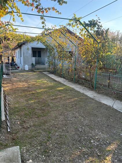 Casă cu Teren 1000 Mp în Leamna de Sus