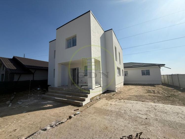 Casă individuală cu 5 camere cu Teren 307 Mp în Preajba