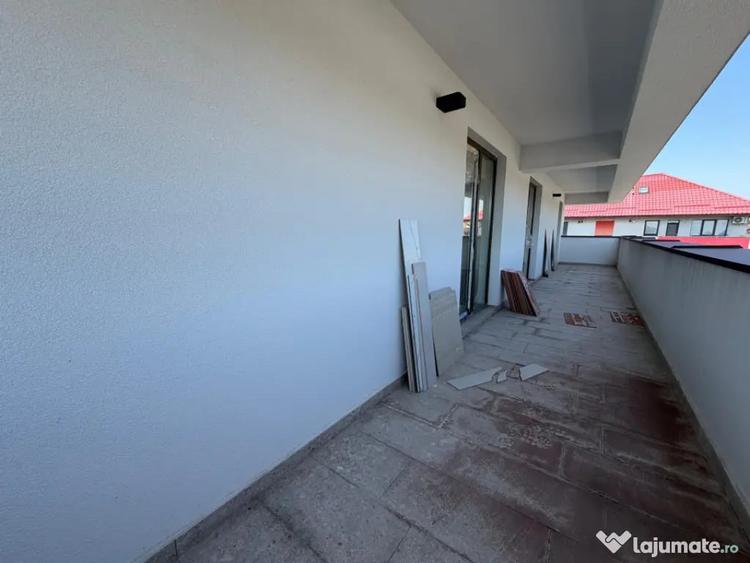 Apartament cu 4 camere semidecomandat în Florești