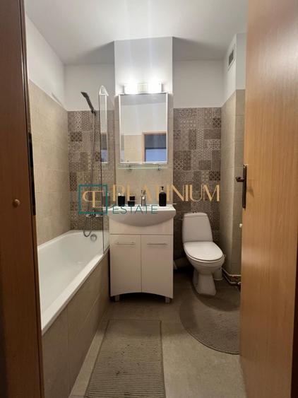 Apartament cu 3 camere semidecomandat, mobilat în Circumvalațiunii