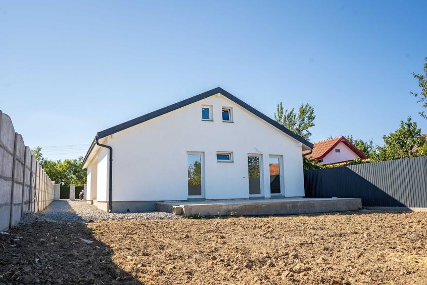 Casă cu 3 camere în Lazuri