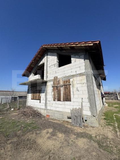 Casă individuală cu 4 camere cu Teren 420 Mp în Cernele