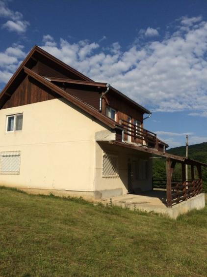Casă individuală cu 4 camere cu Teren 10000 Mp în Araci