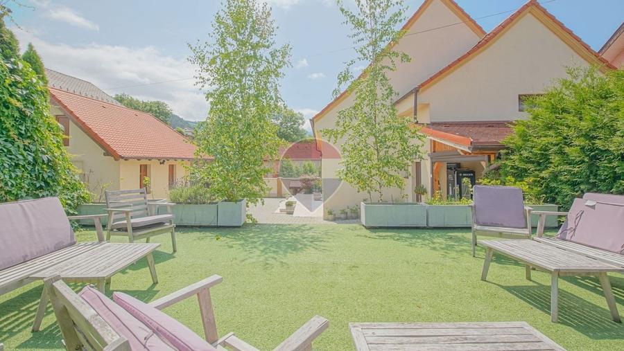 Casă individuală cu 8 camere cu Piscina în Baciu
