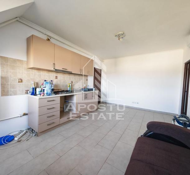 Apartament cu 3 camere nedecomandat, mobilat în Lipovei