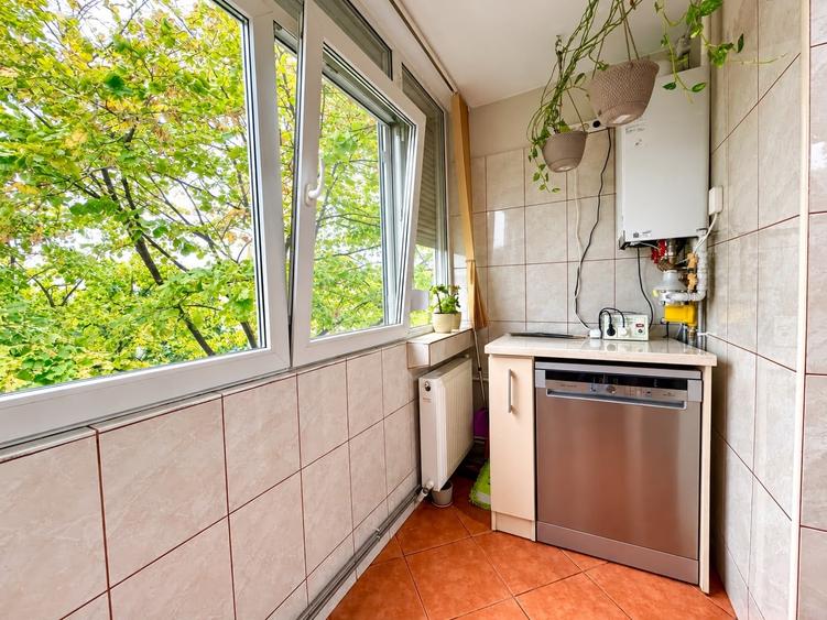 Apartament cu 3 camere decomandat, mobilat în Dacia