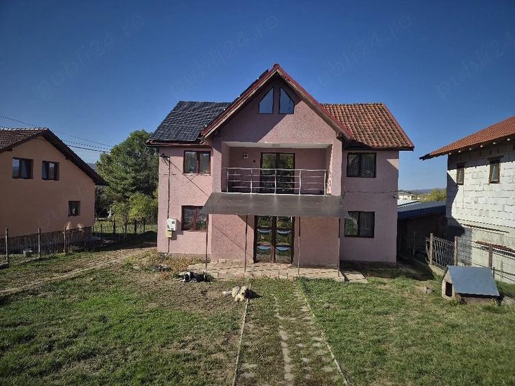 Casă cu 7 camere cu Teren 820 Mp în Central