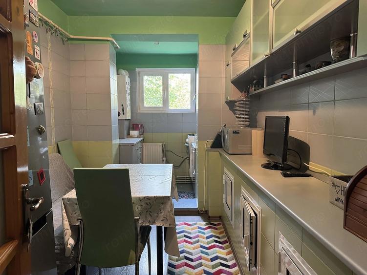 Apartament cu 3 camere semidecomandat în Central