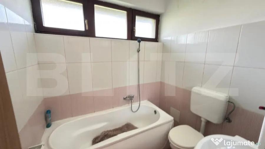 Apartament cu 3 camere decomandat în Careiului