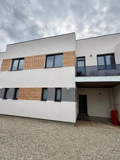 Casă cu 4 camere cu Teren 200 Mp în Drumul Taberei