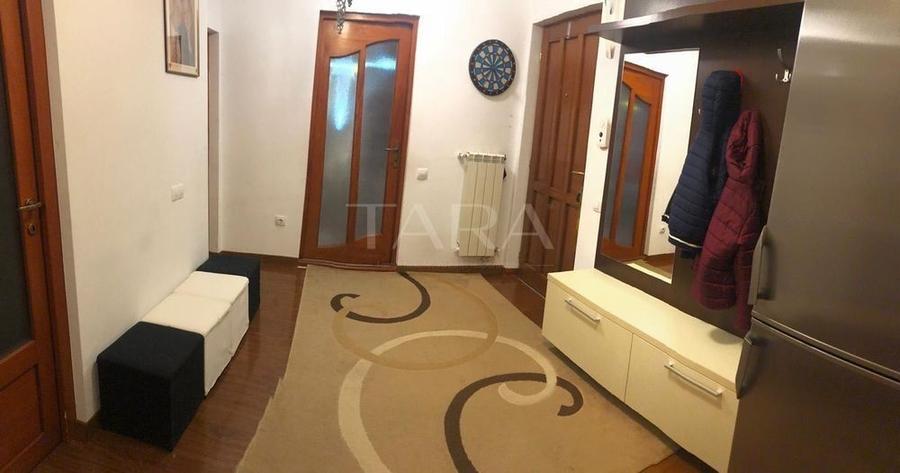 Apartament cu 3 camere decomandat, mobilat în Florești