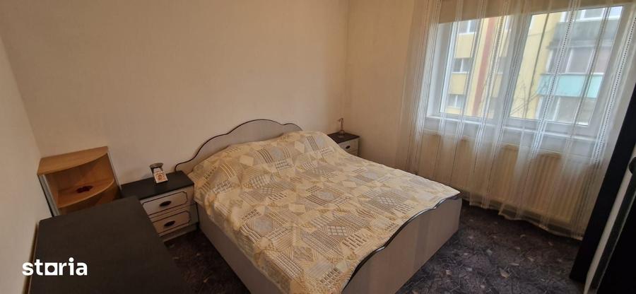 Apartament cu 4 camere decomandat în Central