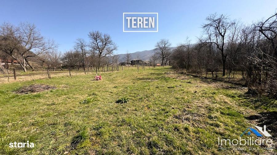Casă cu 4 camere cu Teren 2700 Mp în Central