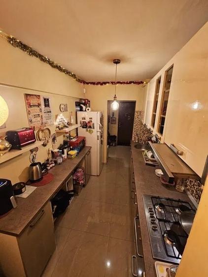 Apartament cu 3 camere decomandat, mobilat în Basarabia
