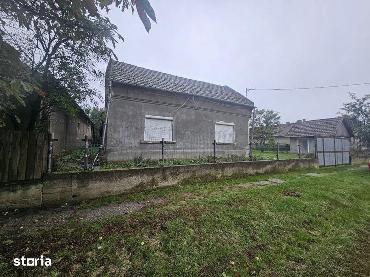 Casă cu 3 camere cu Teren 1000 Mp în Curtuișeni