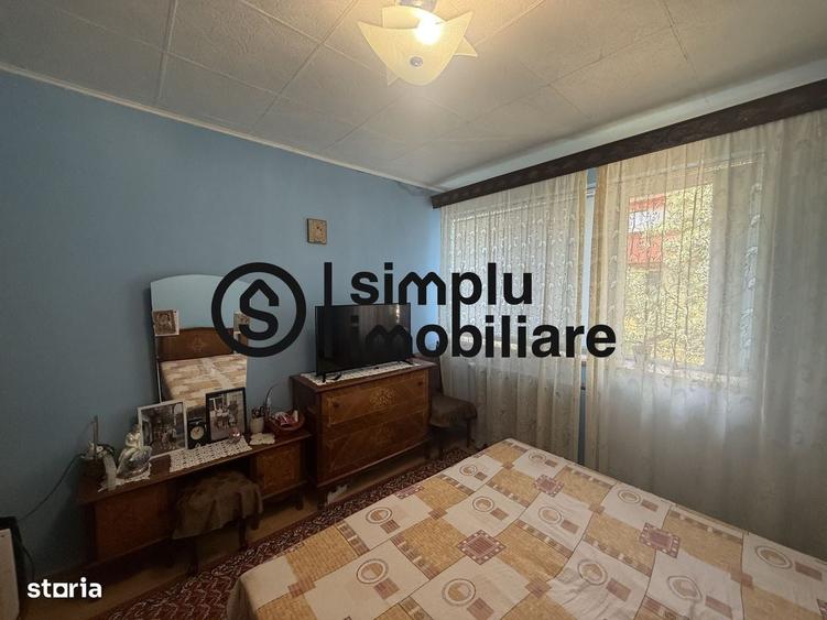 Apartament cu 3 camere semidecomandat în Rovine