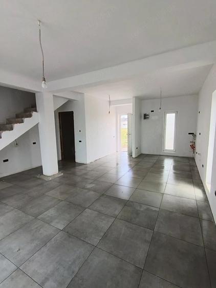 Casă cu Teren 333 Mp în Sânandrei