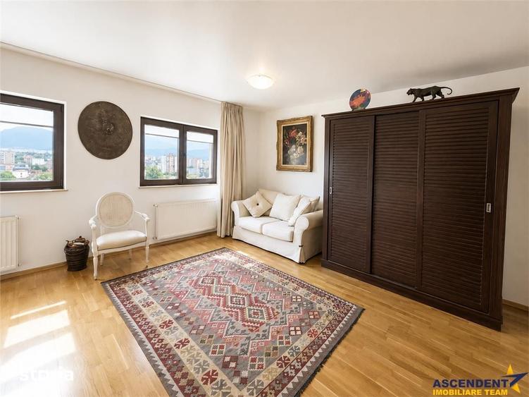 Apartament cu 3 camere decomandat în Astra