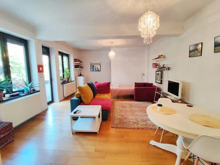 Apartament cu 3 camere decomandat în Universitate