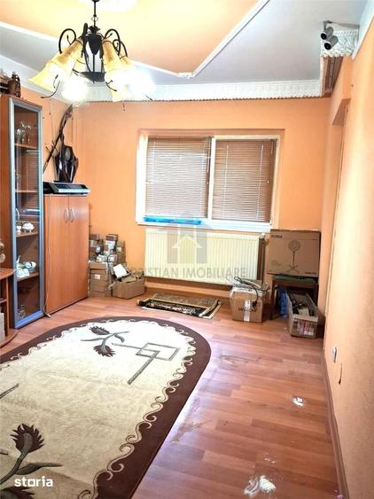 Apartament cu 3 camere decomandat în Viziru 2
