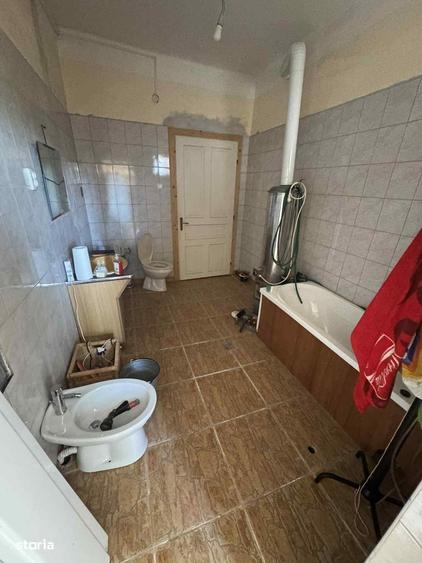 Casă cu 4 camere în Rătești