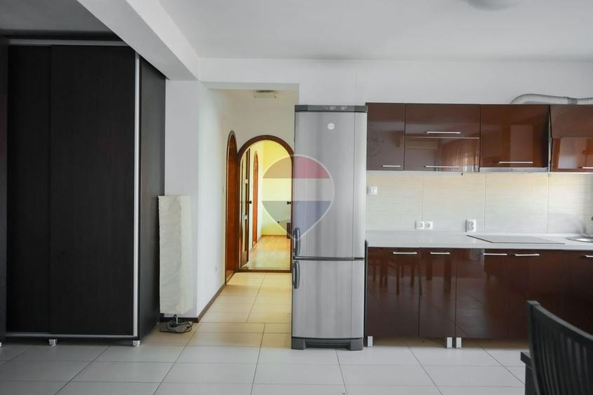 Apartament cu 3 camere decomandat în Rogerius