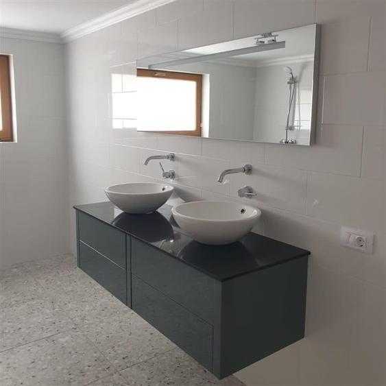 Casă individuală cu 6 camere cu Teren 3000 Mp în Văleni-Stânișoara