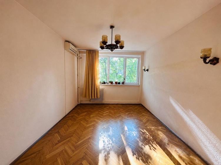 Apartament cu 4 camere semidecomandat în Drumul Taberei
