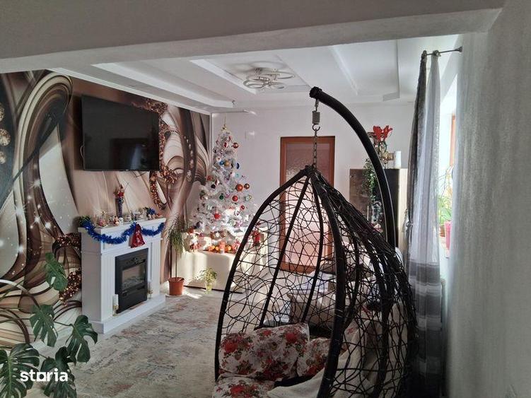 Casă cu 4 camere cu Teren 150 Mp în Bradu