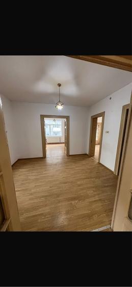 Vand conac istoric/casa/pensiune /380 mp utili /zona A /Urlati /toate utilitatile /Direct proprietar /demisol /parter/mansarda 3 intrari din 3 strazi - 6
